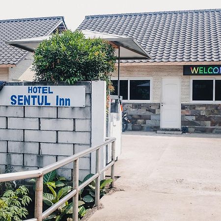RedDoorz near Sirkuit Sentul Hotel Bogor Bagian luar foto