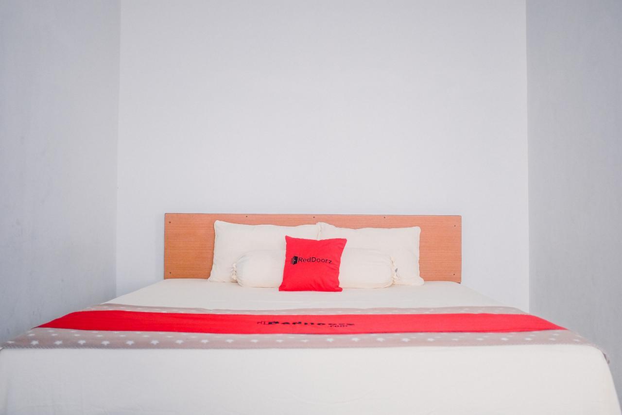 RedDoorz near Sirkuit Sentul Hotel Bogor Bagian luar foto