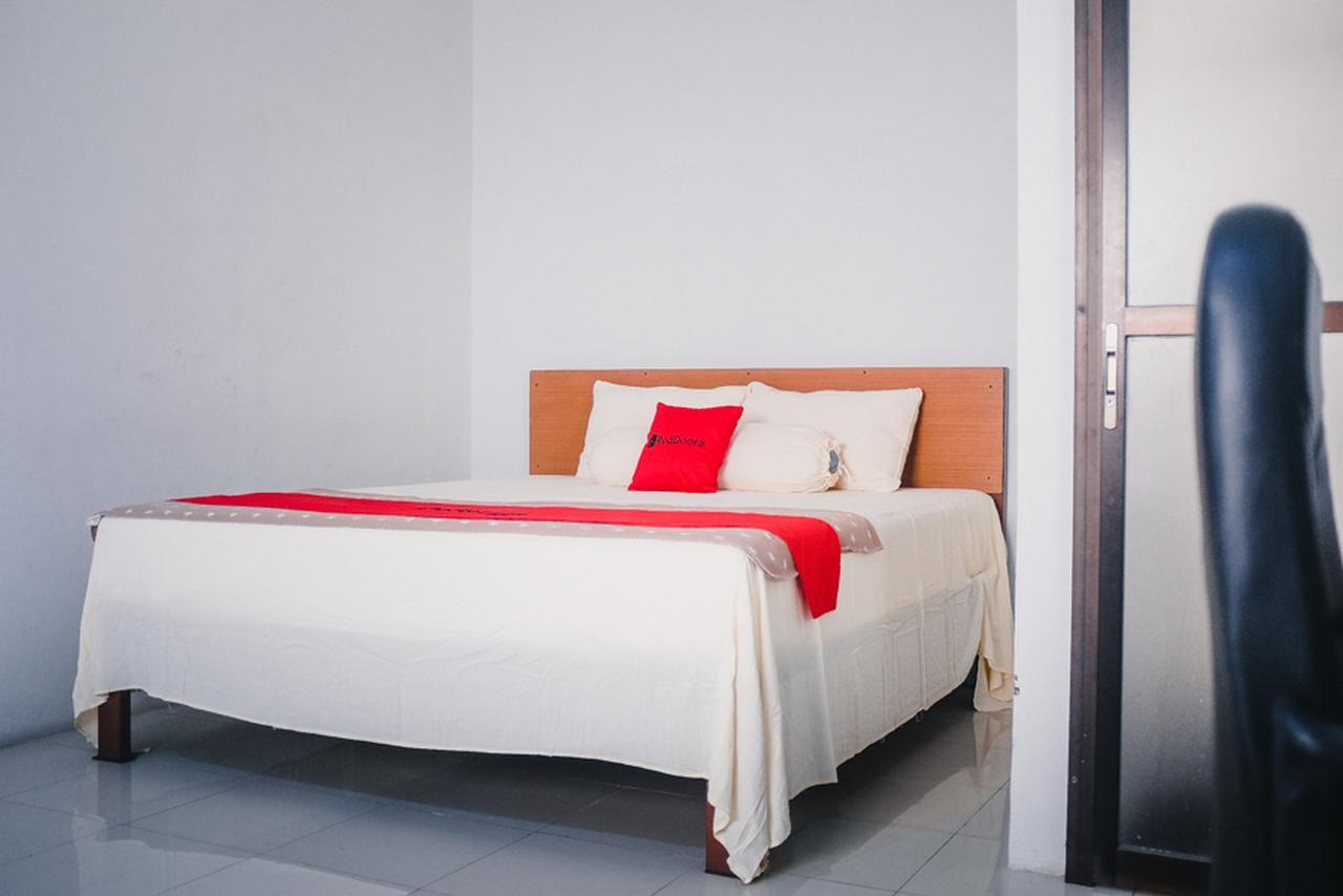 RedDoorz near Sirkuit Sentul Hotel Bogor Bagian luar foto