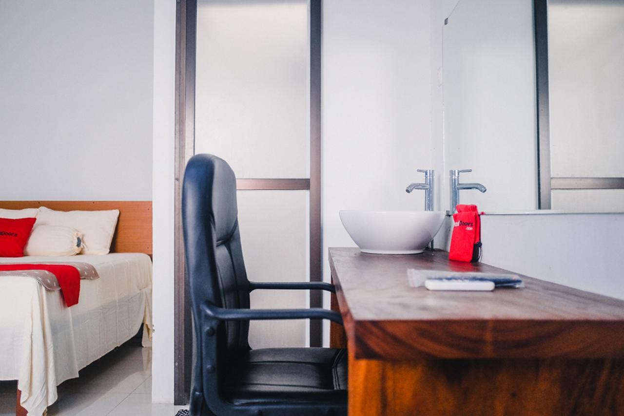 RedDoorz near Sirkuit Sentul Hotel Bogor Bagian luar foto